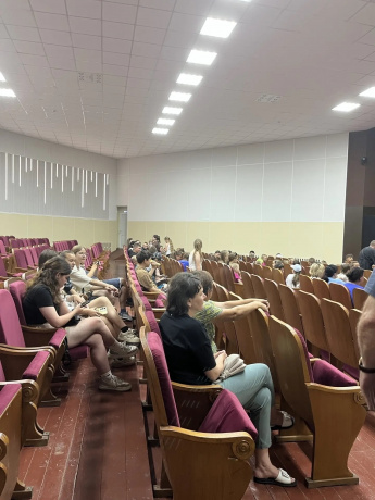 В "Культурно-досуговом центре Токаревского МО" царила по-настоящему теплая и душевная атмосфера! Для ребят из лагеря дневного пребывания здесь организовали замечательный просмотр советских мультфильмов. И это был не просто показ, а настоящее погружение в 