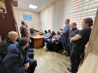 Сотрудники Культурно-досугового центра провели рабочее совещание, в ходе которого обсудили проведение предстоящих мероприятий, посвященных празднованию Нового года и оформления годовой отчетности.