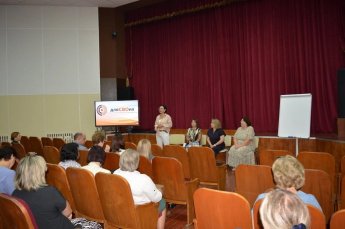 Сегодня куратор проекта от «Корпорации развития Тамбовской области», клинический психолог Татьяна Загузова, заместитель руководителя филиала Фонда «Защитники Отечества» Надежда Селянина и сотрудник фонда, ветеран СВО Александр Третьяков провели в нашем ок