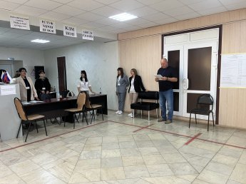 УИК 860 начал работу в третий день досрочных выборов главы Тамбовской области.