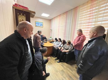 Сотрудники Культурно-досугового центра провели рабочее совещание, в ходе которого обсудили проведение предстоящих мероприятий, посвященных празднованию Нового года.