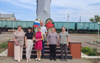 Коллектив "Культурно-досугового центра Токаревского МО" приняли участие в акции «Цветы памяти», возложения цветов к памятнику неизвестного солдата, в память о погибших.