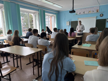 Провели беседу «Мы хотим в мире жить», приуроченную ко Дню солидарности в борьбе с терроризмом. Говорили о самом главном: о ценности человеческой жизни, о добре и о том, как важно быть внимательными друг к другу. Ведь мир — это не просто отсутствие войны,